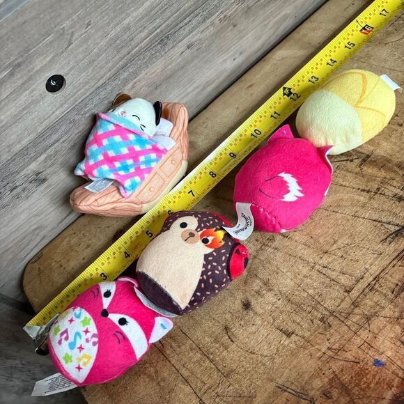 Squishville & Squishmallow Minis lot of 5 animals & bed good preused condition - Picture 3 of 11